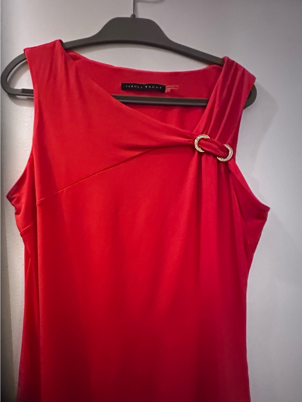 Chic Sleeveless Top w/ Decorative Detail